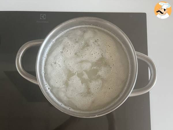 Salată de orez cu pui, dovlecel, semințe de pin și oțet balsamic - Preparare etapa 2