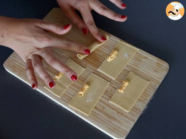 Paste Caramelle, ravioli în formă de bomboane, umplutute cu dovleac și ricotta - Preparare etapa 11