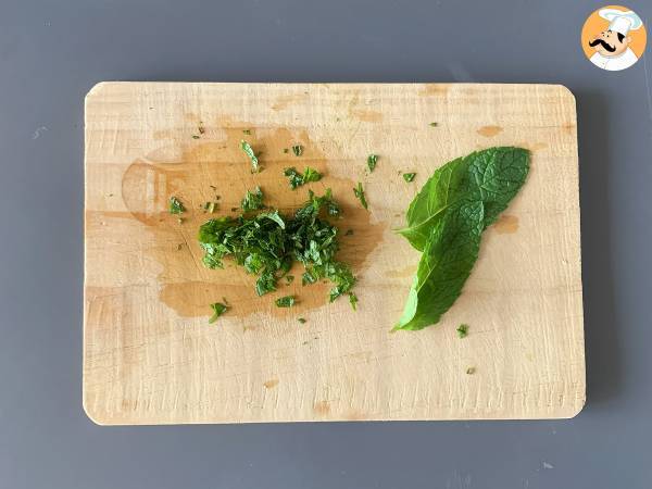 Sos de iaurt proaspat, ideal pentru salate, pește sau carne - Preparare etapa 1