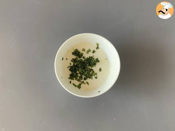 Sos de iaurt proaspat, ideal pentru salate, pește sau carne - Preparare etapa 3