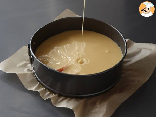 Tartă răsturnată cu piersici, unt topit și caramelizat - Preparare etapa 6