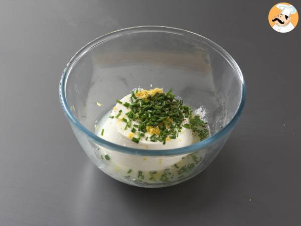Tartă de vară super răcoritoare: ricotta, castraveți și somon afumat - Preparare etapa 4
