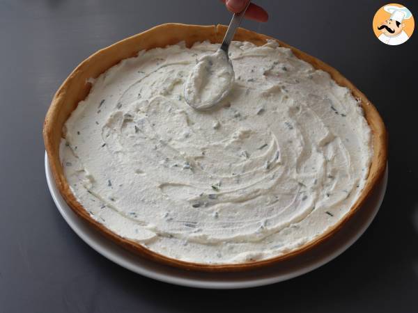 Tartă de vară super răcoritoare: ricotta, castraveți și somon afumat - Preparare etapa 7