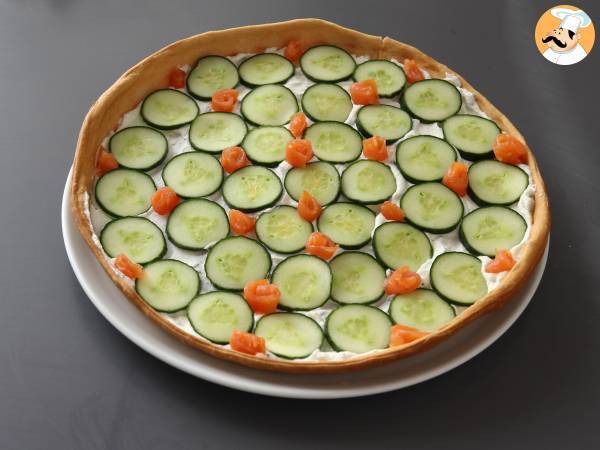 Tartă de vară super răcoritoare: ricotta, castraveți și somon afumat - Preparare etapa 9