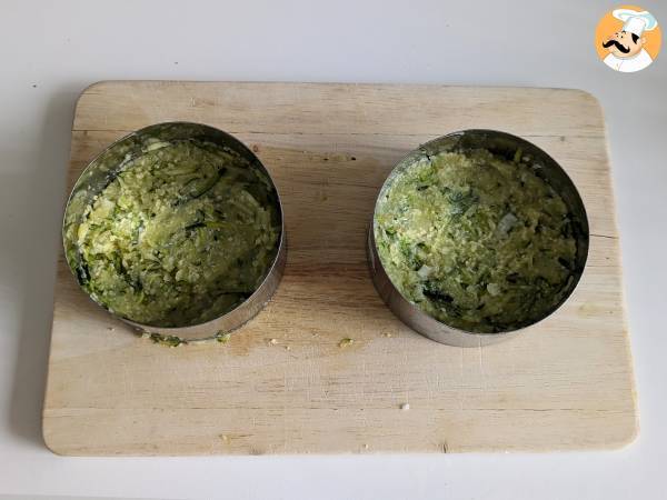 Burger de dovlecel și cartofi în friteuza cu aer (Air Fryer) - Preparare etapa 6