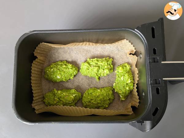 Chifteluțe de mazăre și feta în Air Fryer - Preparare etapa 7