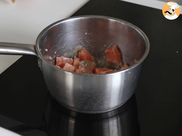 Tocăniță gustoasă de somon - Preparare etapa 2