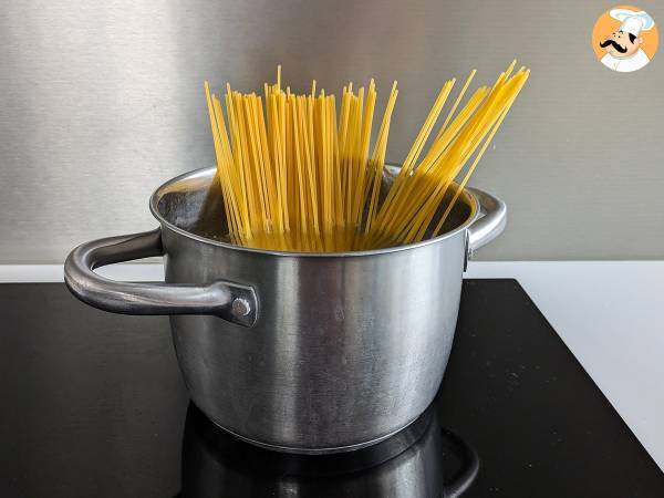 Spaghete cacio e pepe: 3 ingrediente, o explozie de gust! - Preparare etapa 1