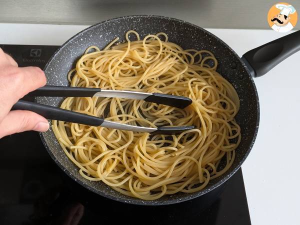 Spaghete cacio e pepe: 3 ingrediente, o explozie de gust! - Preparare etapa 6