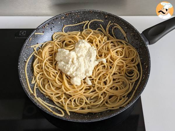 Spaghete cacio e pepe: 3 ingrediente, o explozie de gust! - Preparare etapa 8