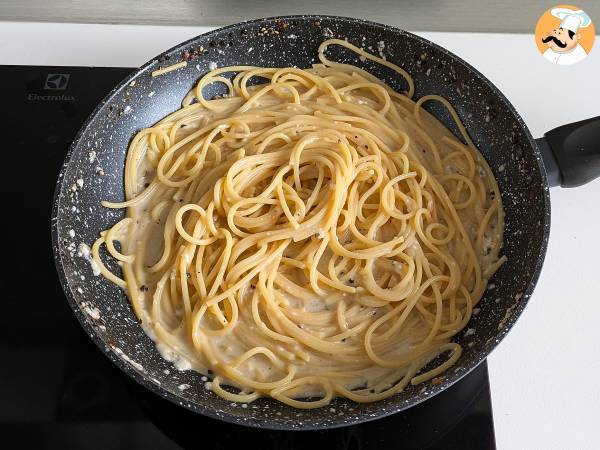Spaghete cacio e pepe: 3 ingrediente, o explozie de gust! - Preparare etapa 9