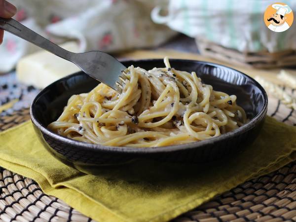 Spaghete cacio e pepe: 3 ingrediente, o explozie de gust! - Preparare etapa 10