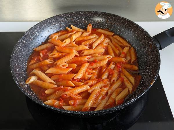 Penne all'arrabbiata: un clasic italian reconfortant! - Preparare etapa 5