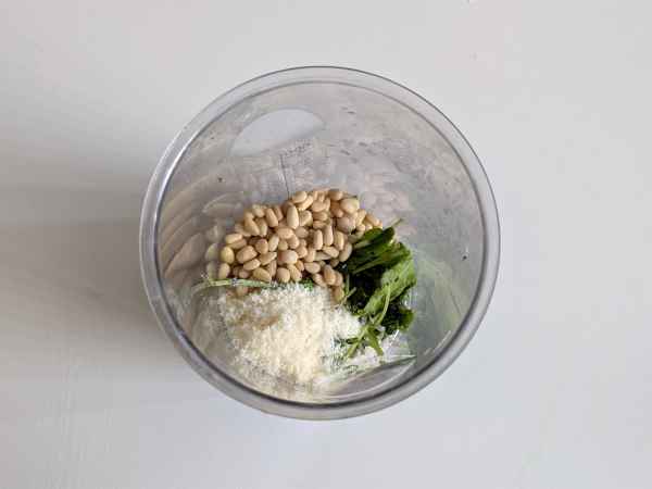 Pesto de rucola - proaspăt și cremos - gata în 5 minute - Preparare etapa 1