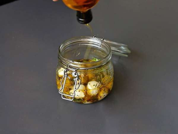 Bile de mozzarella marinate pentru aperitiv sau salată! - Preparare etapa 4
