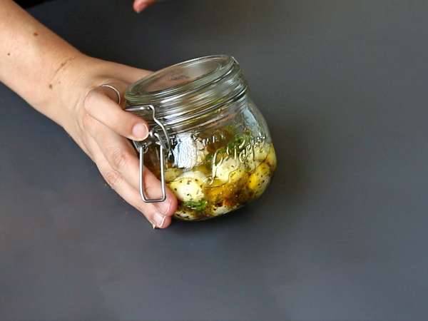 Bile de mozzarella marinate pentru aperitiv sau salată! - Preparare etapa 5