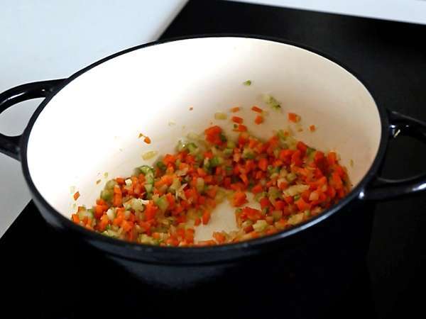 Sos bolognez de casă - ragù alla bolognese - Preparare etapa 2