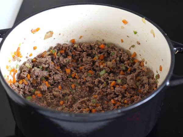 Sos bolognez de casă - ragù alla bolognese - Preparare etapa 3