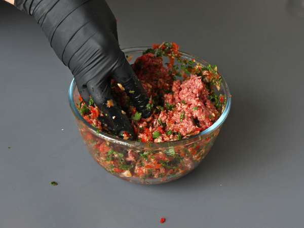 Lavash kebab cu tortilla, faimoasele kebaburi ușor coapte în cuptor! - Preparare etapa 4