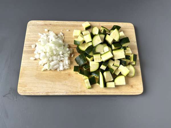 Crema de dovlecei, măr verde și iaurt - gata în 30 de minute - Preparare etapa 1