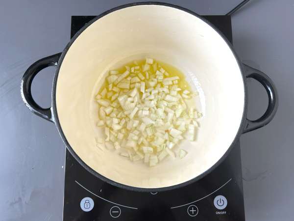 Crema de dovlecei, măr verde și iaurt - gata în 30 de minute - Preparare etapa 2