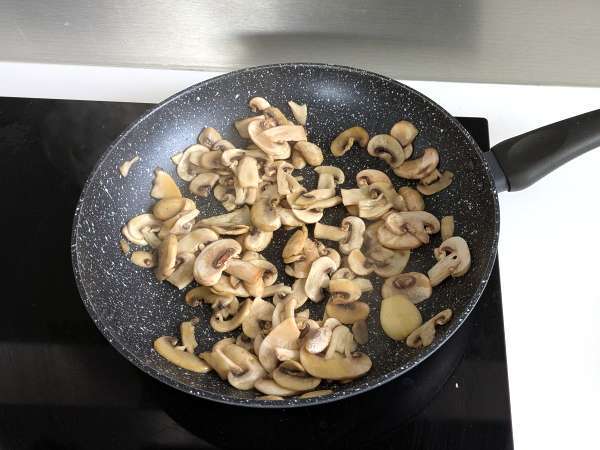 Chec cu dovleac, ciuperci și brânză scamorza: rețetă gustoasă și ușor de făcut - Preparare etapa 3