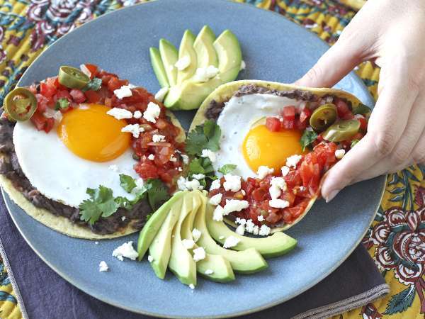 Huevos rancheros: rețeta mexicană iconică și gustoasă - Preparare etapa 11