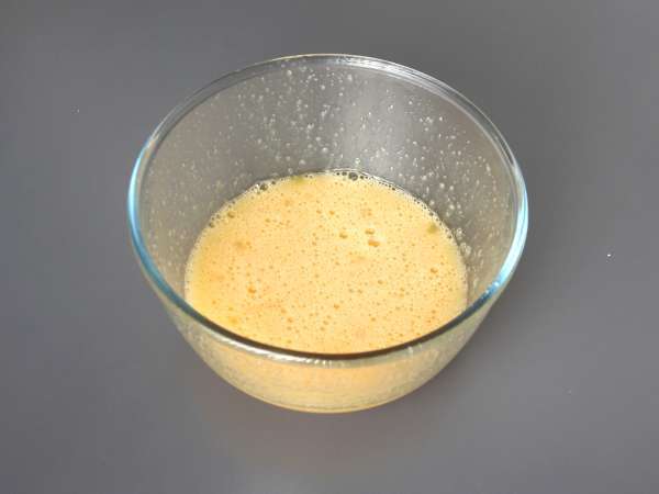 Prăjitură super-ușoară cu nuci cu doar 4 ingrediente - Preparare etapa 1