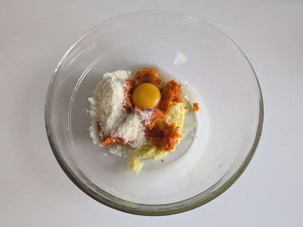 Gnocchi de casă din dovleac: moale, delicat și perfect pentru toamnă! - Preparare etapa 4