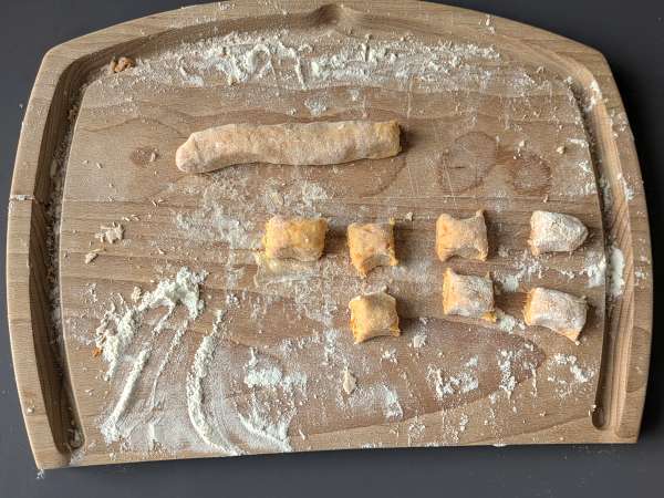 Gnocchi de casă din dovleac: moale, delicat și perfect pentru toamnă! - Preparare etapa 7