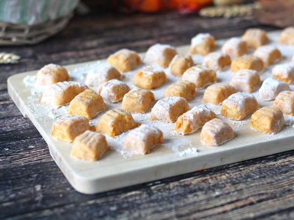 Gnocchi de casă din dovleac: moale, delicat și perfect pentru toamnă! - Preparare etapa 8