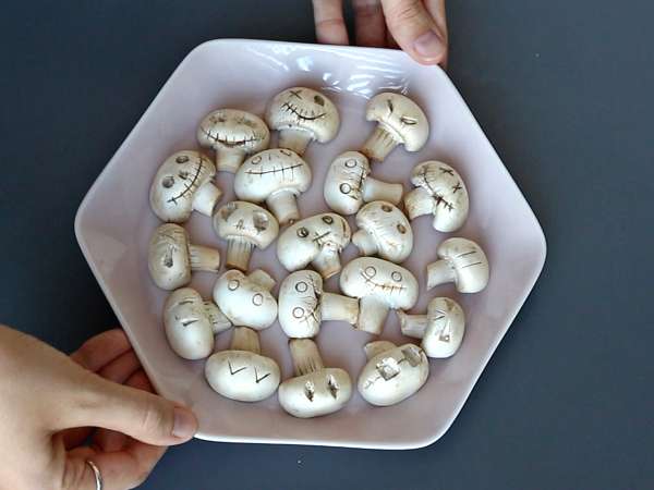 Tarte de Halloween cu ciuperci și brânză cu usturoi și ierburi - Preparare etapa 5