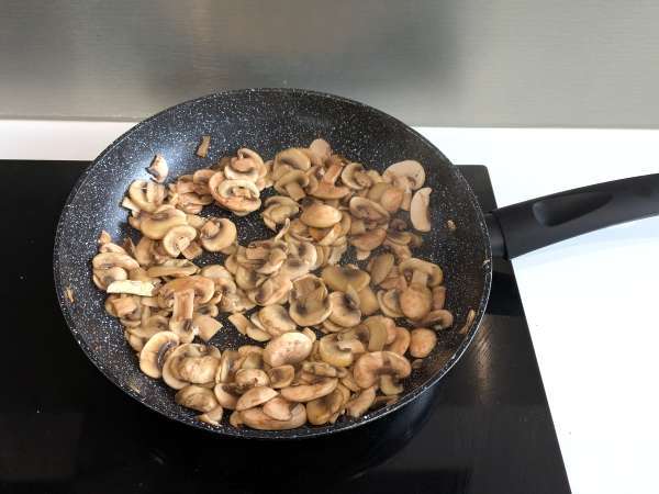 Pasta al forno ai funghi: rețeta perfectă, cremoasă, pentru toamnă - Preparare etapa 1