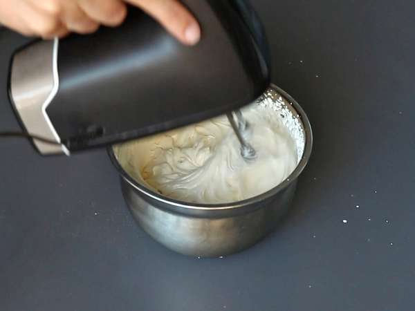 Buștean în formă de tiramisu - fără matriță - pentru iubitorii de cafea - Preparare etapa 1