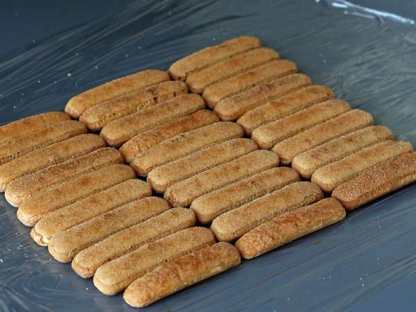 Buștean în formă de tiramisu - fără matriță - pentru iubitorii de cafea - Preparare etapa 3