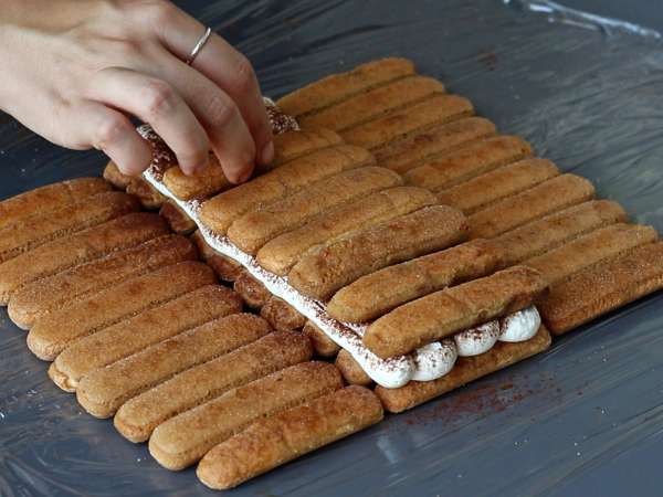 Buștean în formă de tiramisu - fără matriță - pentru iubitorii de cafea - Preparare etapa 6