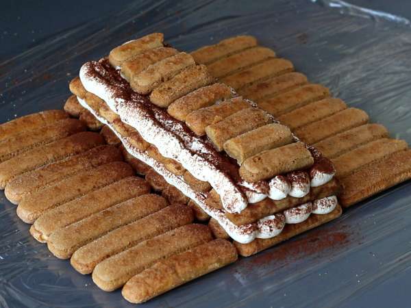 Buștean în formă de tiramisu - fără matriță - pentru iubitorii de cafea - Preparare etapa 7