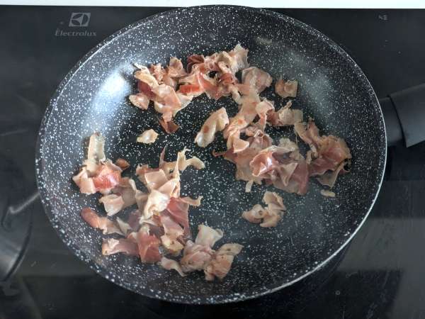 Paste cremoase cu radicchio, bacon crocant și nuci: rețetă rapidă și irezistibilă - Preparare etapa 5