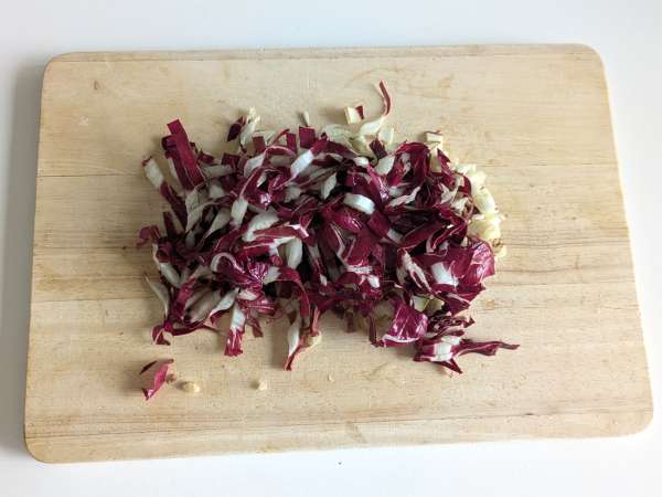 Risotto cremos și gustos cu radicchio, bacon și cremă de brânză - Preparare etapa 1