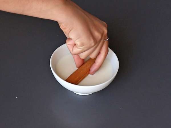 Nu ai nevoie de o formă pentru a face acest buștean cu fructe roșii! - Preparare etapa 2