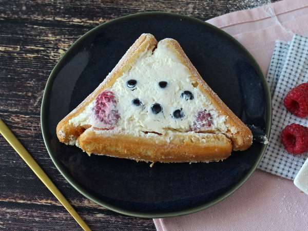 Nu ai nevoie de o formă pentru a face acest buștean cu fructe roșii! - Preparare etapa 9