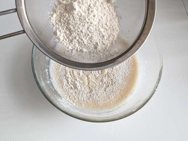 Crespelle cu ricotta și ciuperci: rețeta vegetariană cremoasă perfectă pentru fiecare ocazie - Preparare etapa 1