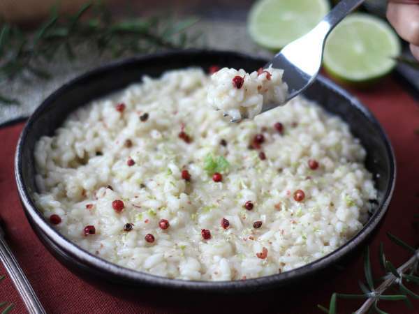 Risotto cu lime și piper roz: rețetă vegetariană elegantă pentru cine speciale - Preparare etapa 7