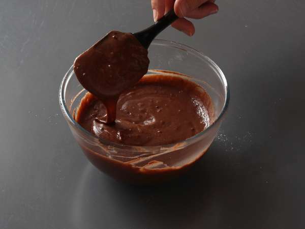 Cele mai bune brioșe de ciocolată: moi și uriașe - Preparare etapa 3