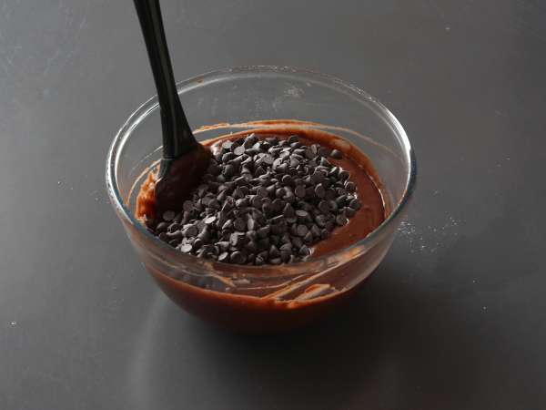 Cele mai bune brioșe de ciocolată: moi și uriașe - Preparare etapa 4