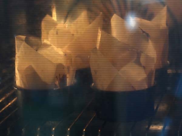 Cele mai bune brioșe de ciocolată: moi și uriașe - Preparare etapa 9