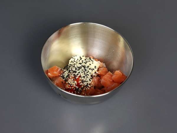 Tacos asiatic: tartar de somon în chipsuri de orez - Preparare etapa 4