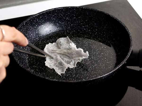 Cum fac chipsuri cu foi de orez? - Preparare etapa 2