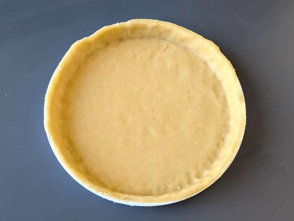 Tartă cu gem de căpșuni: rețetă clasică de aluat brisée - decor inimă - Preparare etapa 5