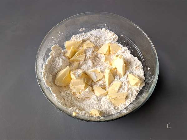 Tarte de Ziua Îndrăgostiților cu gem de căpșuni: dulciuri romantice de casă - Preparare etapa 1